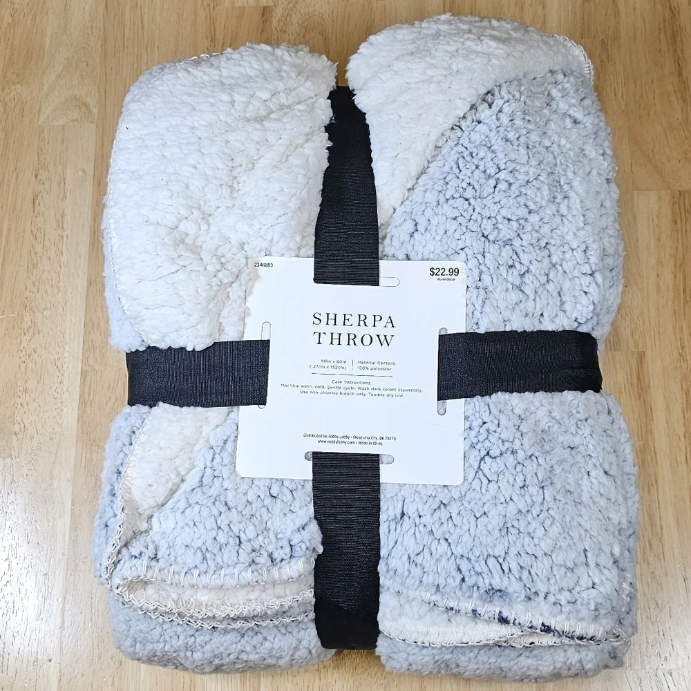 Sherpa Throw Blanket - Picture 7 of 7
